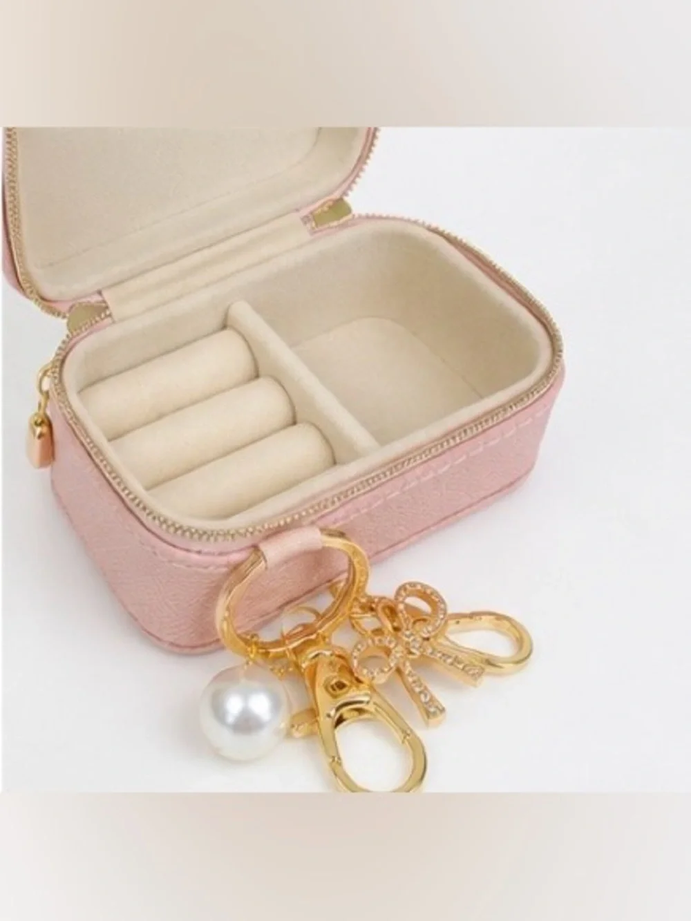 Travel Jewelry Case with Keychain – Light Pink | Compact Organizer 💍👜